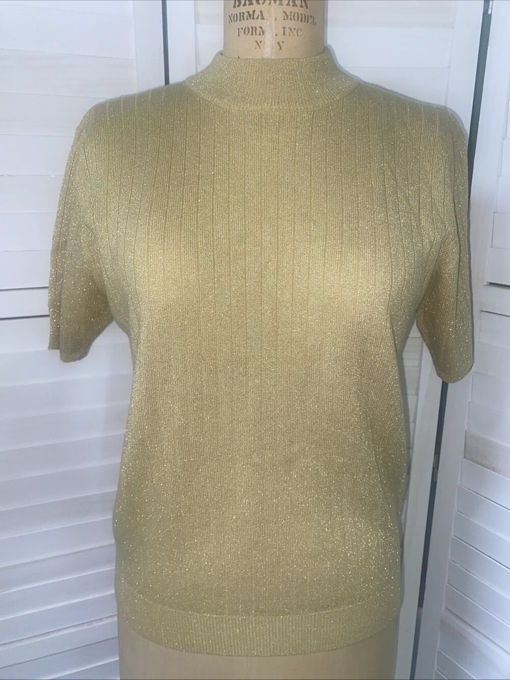 Sag Harbor Women's Gold Glitter Sparkle Top Short Sleeve Mock Turtleneck Sz Med
